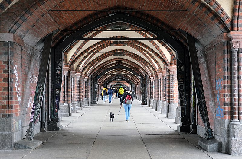 Der Fußgängerweg auf der Oberbaumbrücke